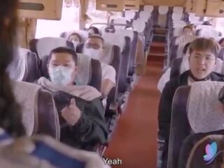 X menovitý klip prehliadka autobus s prsnaté ázijské ulica dievča pôvodné čánske av špinavé film s angličtina náhradník