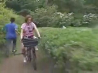 ญี่ปุ่น เด็กนักเรียนหญิง masturbated ในขณะที่ ขึ้นขี่ a specially modified เพศ ฟิล์ม bike!