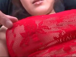 Rui natsukawa di merah pakaian lingerie bekas oleh tiga adolescents