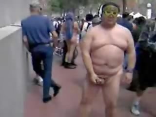 Fat Asian youngster Jerking On The Street vid