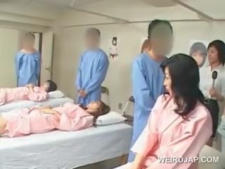 Asiática morena novio golpes peluda manhood en la hospital